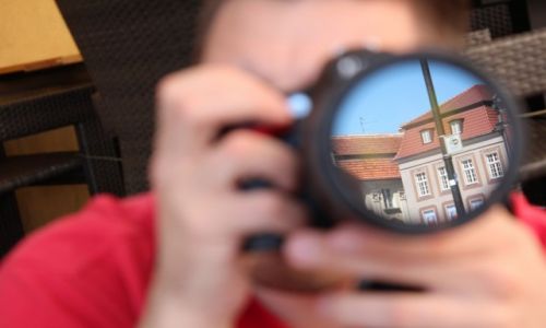 Zdjecie POLSKA / WIELKOPOLSKIE / Pierwsze chwile po przybyciu z Gdaska do Poznania / GDASK-POZNA: Patrzc przez wizjer, nie zapomnijmy o tym co si odbija w obiektywie