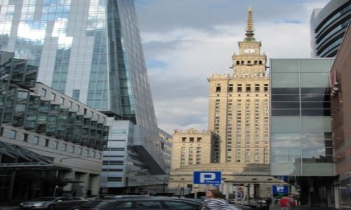 Zdjecie POLSKA / Warszawa / Widok z ul. Zotej na PKiN / Paac nie jest ju sam