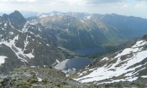 Zdjecie POLSKA / tatry / widok na czarny staw i morskie oko / widok z Rysw 2499 npm.