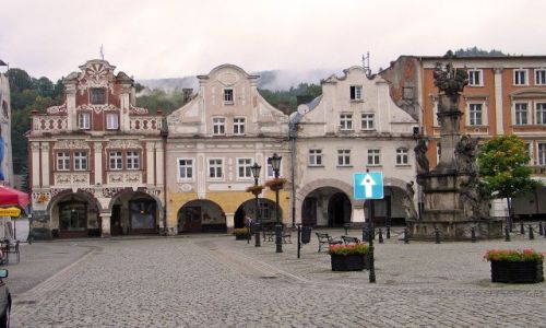 Zdjecie POLSKA / brak / Lądek Zdrój / Kamieniczki w rynku