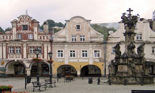 Zdjęcie POLSKA / brak / Lądek Zdrój / Kamieniczki w rynku