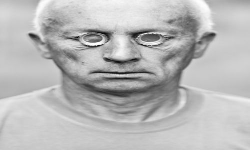 Zdjecie POLSKA / Sandomierz / Podw�rko / Portret bez twarzy