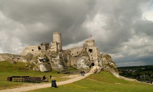 Zdjecie POLSKA / Jura Krakowsko - Czstochowska / wie Podzamcze / zamek w Ogrodziecu