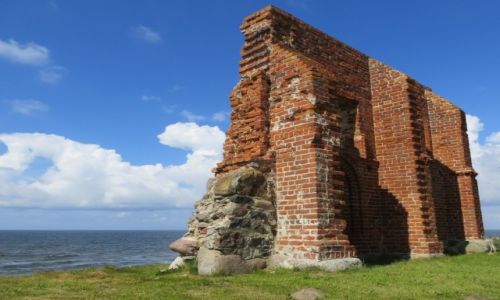 Zdjecie POLSKA / Zachodniopomorskie / Trzsacz, poudniowa ciana kocioa w. Mikoaja / tyle zostao...