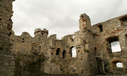 Zdjcie POLSKA / Jura Krakowsko - Czstochowska / wie Podzamcze / zamek w Ogrodziecu