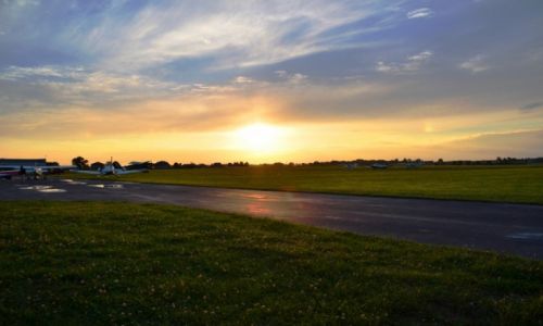 Zdj�cie POLSKA / ma�opolska / Pobiednik Wielki / Koniec skok�w (zach�d s�o�ca na lotnisku)