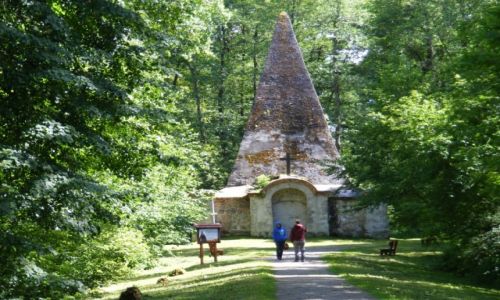 Zdjecie POLSKA / Warmia i Mazury / Rapa / Piramida w Rapie