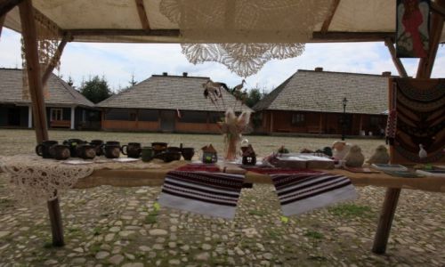 Zdjcie POLSKA / Bieszczady / Muzeum Budownictwa Ludowego w Sanoku / Cepeliada