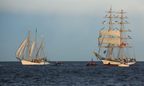 Zdjecie POLSKA / Pomorze / Zatoka Gdaska / Szkuner sztakslowy s/y Zawisza Czarny i stalowy bryg STS Fryderyk Chopin