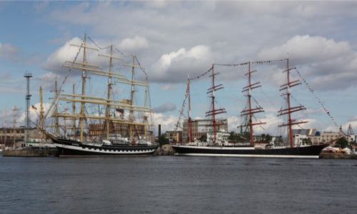 Zdjecie POLSKA / Gdynia / Nabrzee kutrowe / Przed parad