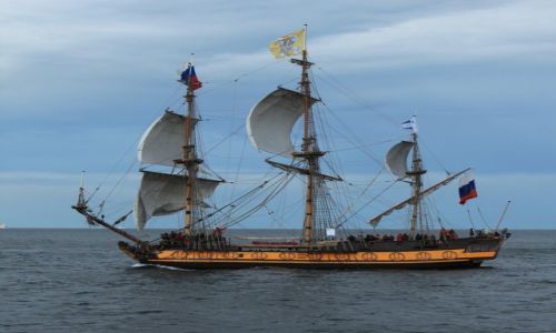 Zdjcie POLSKA / Pomorskie  / Gdynia / Sztandart, replika fregaty cara Piotra I, z 1703r