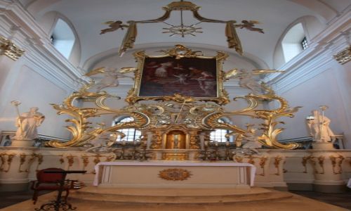 Zdjcie POLSKA / Sowia Gra w Puszczy Bieniszewskiej,powiat koniski / Eremem oo. Kameduw w Bieniszewie / Koci Ofiarowania Najwitszej Maryi Panny, otarz gwny