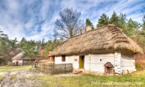 Zdjęcie POLSKA / Świętokrzyskie / Skansen w Tokarni / Chatka
