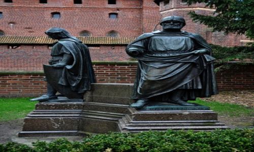 Zdjecie POLSKA / Pomorze / Malbork / A si rozpadnie w proch i w py Krzyacka zawierucha.