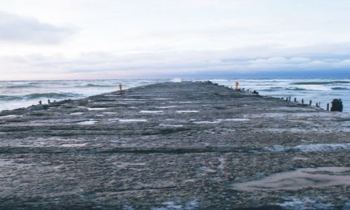 Zdjecie POLSKA / Ustka / Molo Ustka / Morze przed deszczem