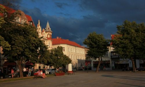 Zdjcie POLSKA / Chemno / Rynek / Przed burz