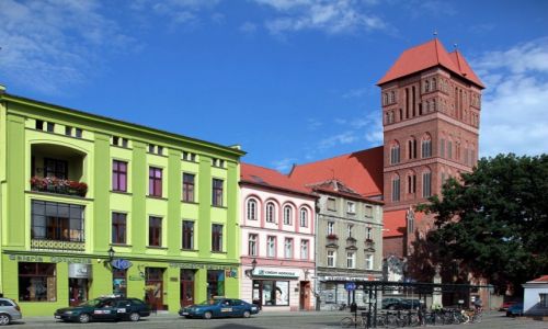 Zdjecie POLSKA / Toru / Rynek Nowomiejski / Kamieniczki i koci w. Jakuba