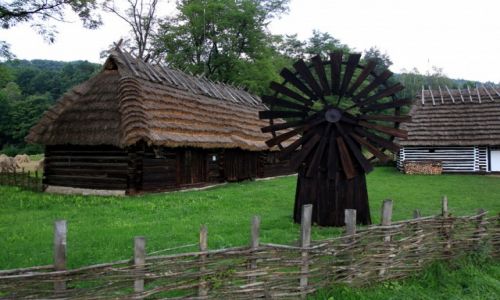 Zdjecie POLSKA / Podkarpackie / Muzeum Budownictwa Ludowego w Sanoku / Myn wiatrowy, typu 