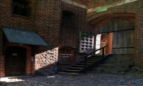 Zdjecie POLSKA / Malbork / Gotycki zamek krzyacki / Schody do ogrodw zamkowych