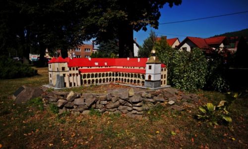Zdjcie POLSKA / Maopolska / Sucha Beskidzka / Zamek Suski w miniaturze