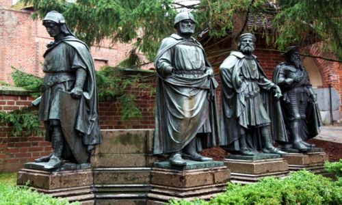 Zdjcie POLSKA / Malbork / Gotycki zamek krzyacki / Pomnik Wielkich Mistrzw
