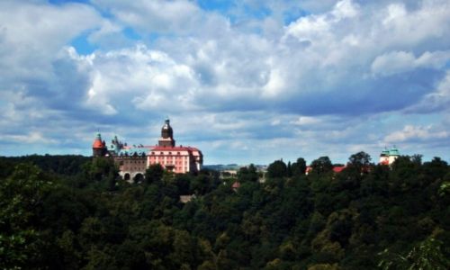Zdjcie POLSKA / Dolnolski / Wabrzych / Zamek pod chmrami