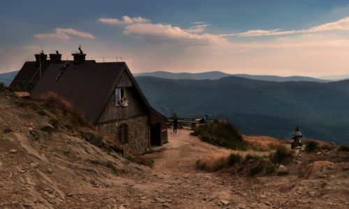 Zdjecie POLSKA / Bieszczady / Poonina Wetliska / Chatka Puchatka