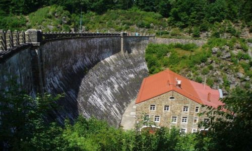 Zdjcie POLSKA / dolnolskie / Zotniki Lubaskie / Widok z gry, na zapor i elektrowni