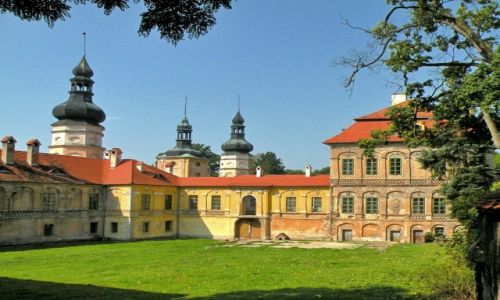 Zdjecie POLSKA / opolskie / yrowa / Zamek yrowa, od strony dziedzica
