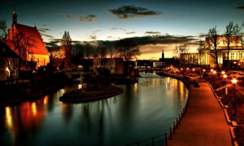 Zdjcie POLSKA / kujawsko pomorski / Bydgoszcz / Niebieska godzina nad miastem