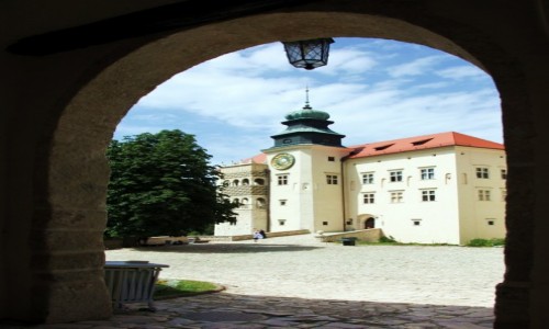 Zdjcie POLSKA / Jura Krakowsko-Czstochowska / Suoszowa /  Zamek w Pieskowej Skale