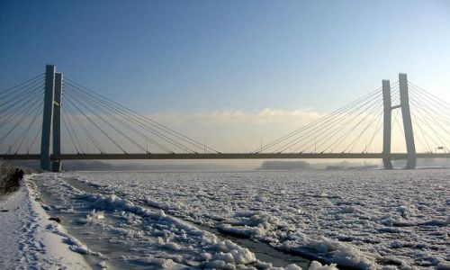 Zdjecie POLSKA / brak / WARSZAWA / MOST NAD ZMROŻONĄ RZEKĄ
