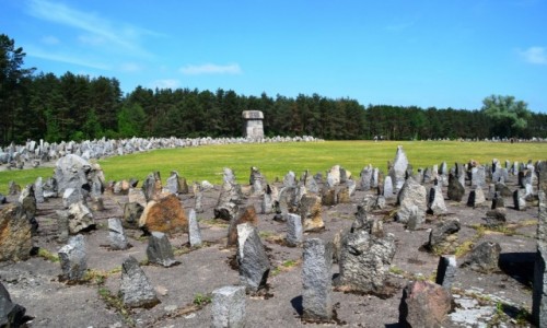 Zdjcie POLSKA / mazowieckie / Treblinka / Treblinka - kamienie krzycz