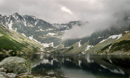 Zdjecie POLSKA / Tatry / Czarny Staw Gsienicowy / we mgle