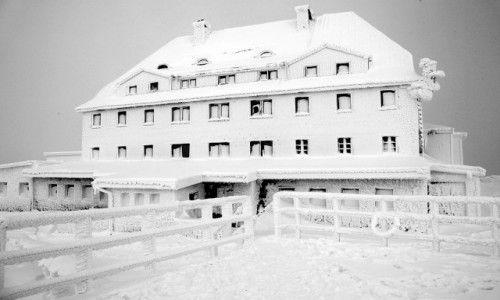 Zdjecie POLSKA / Karkonosze /  Szrenica, 1362 m n.p.m.  / Schronisko