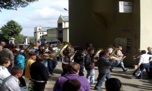 Zdjcie POLSKA / opolskie / Gra w. Anny / Orkiestra dta w orszaku doynkowym