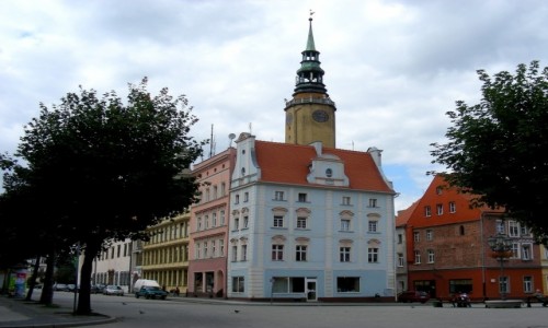 Zdjcie POLSKA / opolskie / Brzeg / Zabudowa i wiea ratusza w rynku