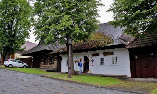 Zdjcie POLSKA / wojewdztwo maopolskie / Lanckorona / Lanckorona-drewniane chaty z XIX wieku