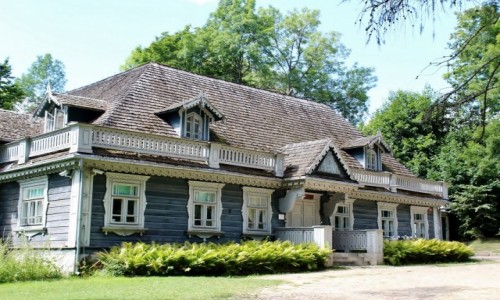 Zdjęcie POLSKA / województwo podlaskie / Białowieża / Dworek Gubernatora Grodzieńskiego z 1845 roku
