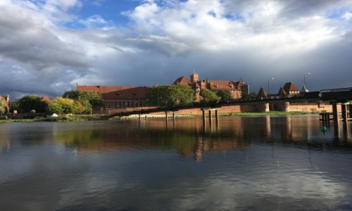 Zdjecie POLSKA / Pomorze / Malbork / Widok na zamek z nad Nogatu