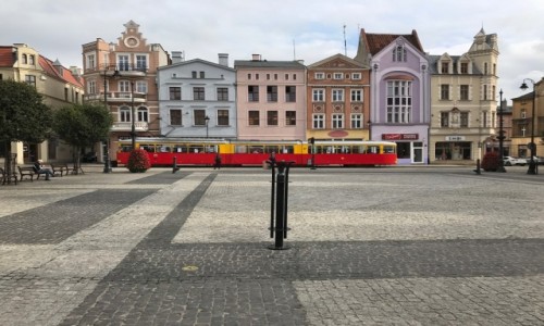 Zdjęcie POLSKA / Kujawsko-pomorskie / Grudziadz / Czerwony tramwaj