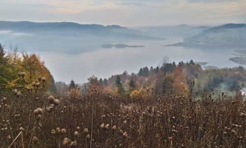 Zdjecie POLSKA / maopolska / na szlaku w kierunku leskowca  / widok na zalew w winnej Porbie