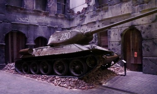Zdjecie POLSKA / Gdask / Muzeum II Wojny wiatowej  / Fragment ekspozycji - Czog redni T-34