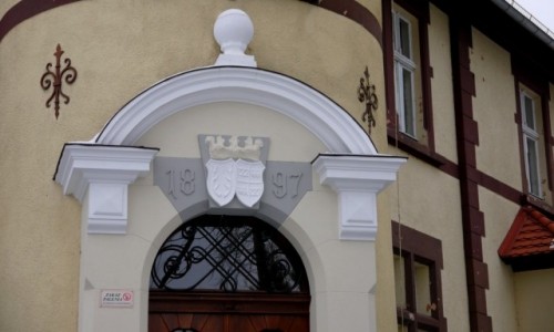 Zdjcie POLSKA / opolskie / Rogi / Herby nad wejciem do wieyczki 