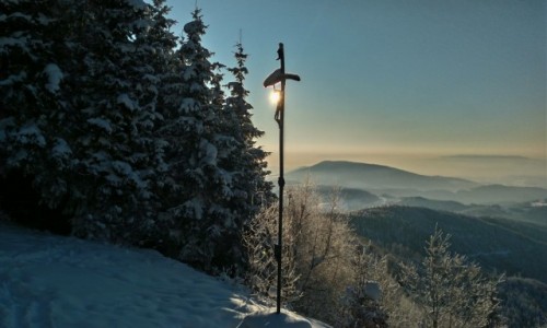 Zdjcie POLSKA / beskid wyspowy / mogielica / krzy w socu