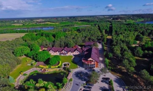 Zdjecie POLSKA / Warmia / Pojezierze Brodnickie / Hotel nad jeziorem