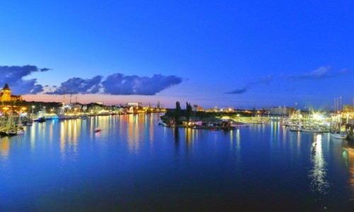 Zdjęcie POLSKA / Województwo zachodniopomorskie / Miasto Szczecin / most / Port o zmierzchu w trakcie Dni Morza