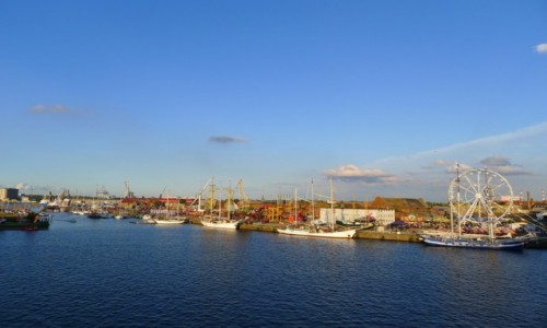 Zdjęcie POLSKA / Województwo zachodniopomorskie / Miasto Szczecin / most/ ze statku wycieczkowym / Wszyscy w porcie