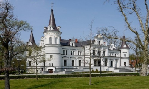 Zdjcie POLSKA / jarociski / Tarce / Fronton paacu