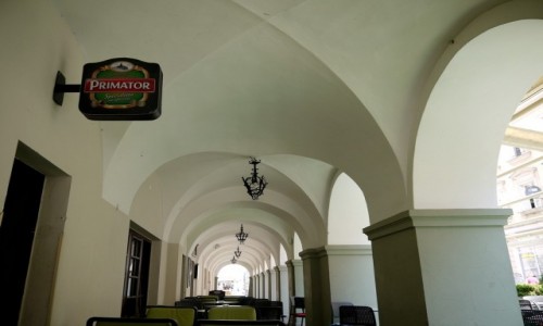 Zdjęcie POLSKA / opolskie / w rynku / Chłodne arkady opolskie